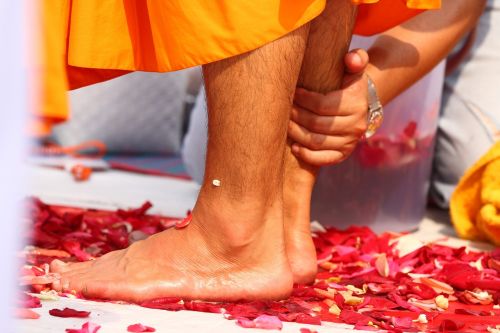 buddhists washing feet