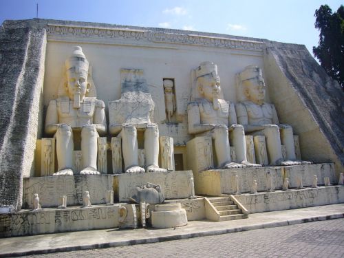 building egyptian attraction