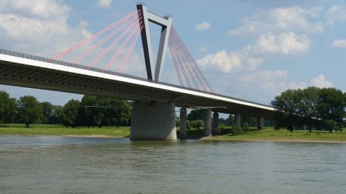 building bridge düsseldorf