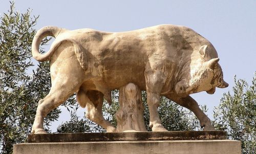 bull force sculpture
