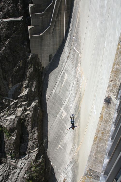 bungee jumping dam verzasca