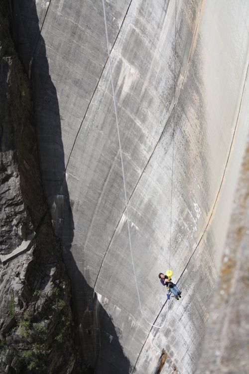 bungee jumping dam verzasca