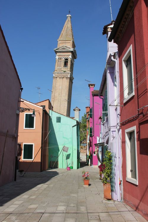 burano italy leaning tower