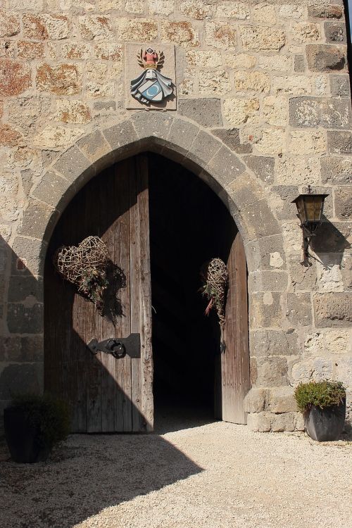 burg katzenstein castle gate input