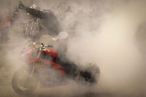 burn out motorcycle stunt
