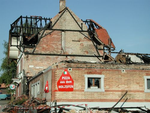 burned down home pizzeria