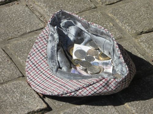busker hat money