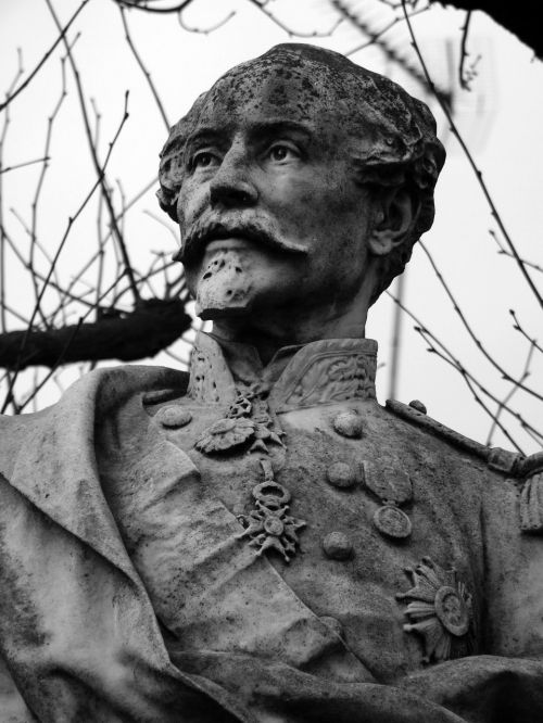 bust monument general