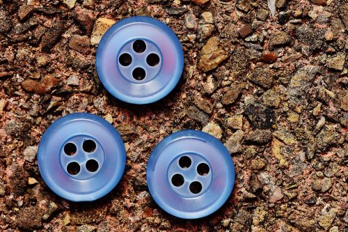 buttons 4 holes blue