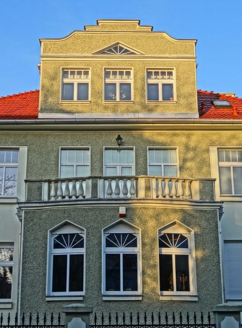 bydgoszcz pediment house