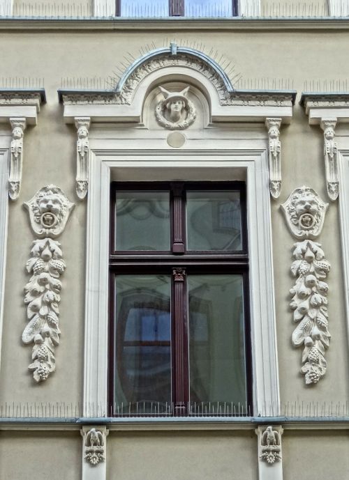 bydgoszcz window relief