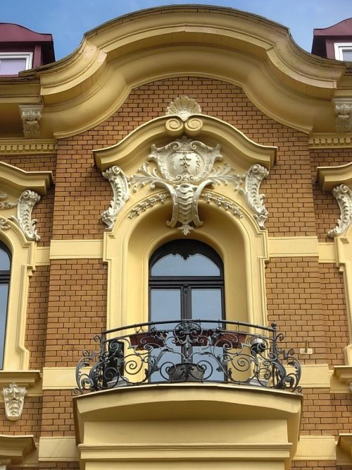 bydgoszcz pediment gable