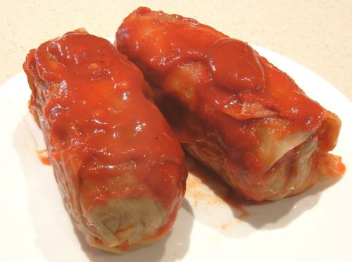 cabbage rolls tomato sauce rice filled