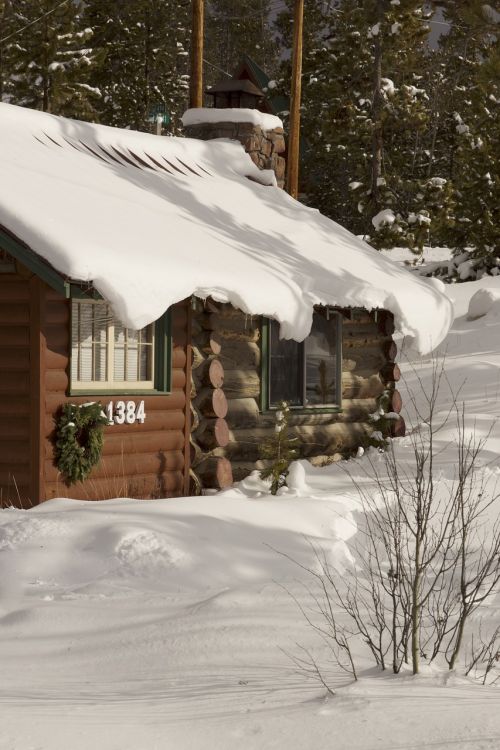 cabin snow christmas