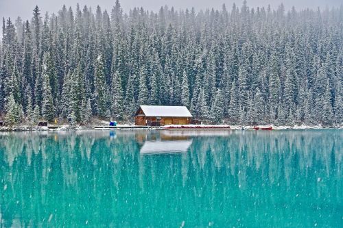cabin lake louise canada