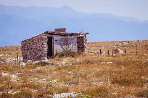 cabin  desert  abandoned