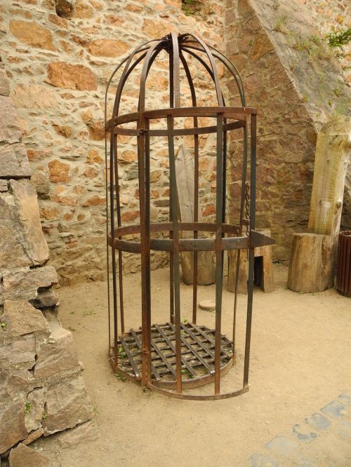 cage middle ages castle