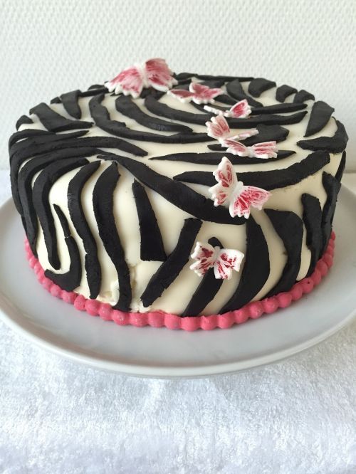 cake zebra desert