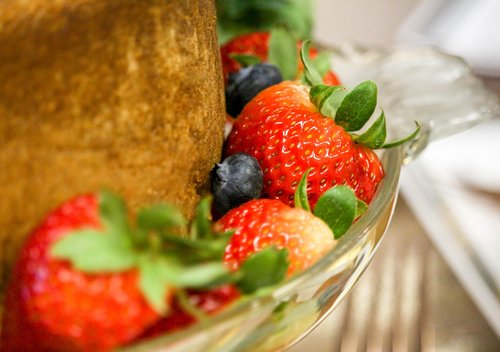 cake  blueberry  strawberry