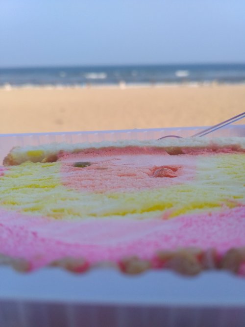 cake  beach  ice cream