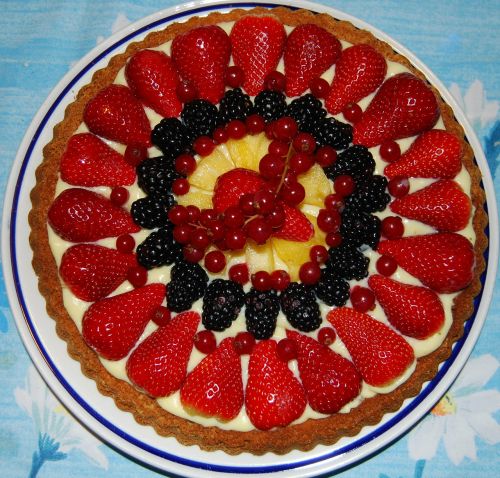 cake fruit strawberry
