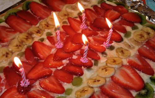 cake strawberry candles