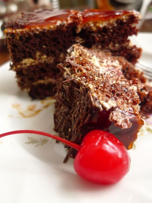 cake chocolate cherry