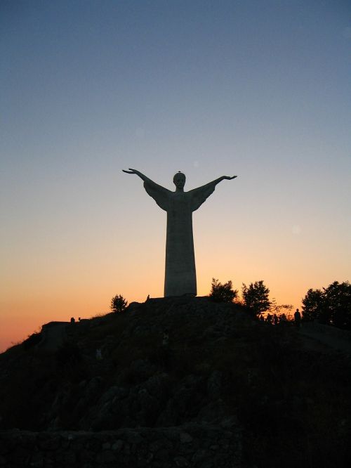 calabria statue sunset