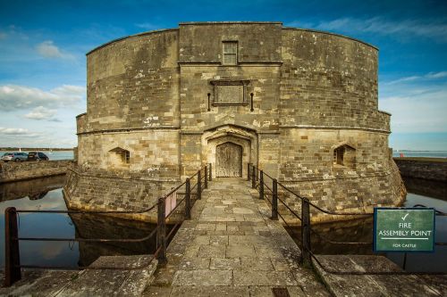 calshot castle ocean monument