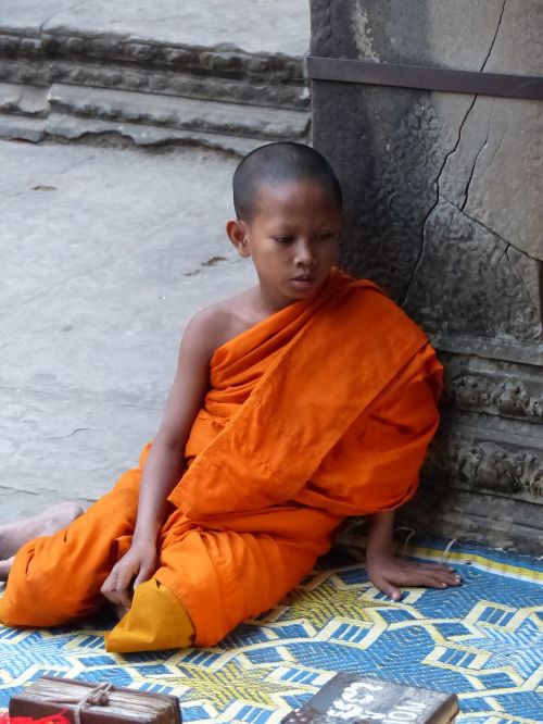 cambodia monk angkor wat