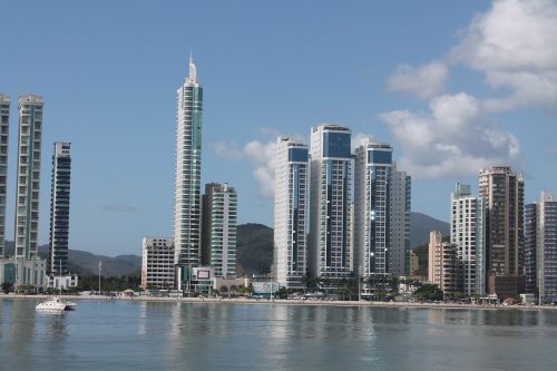 camburiú beach city