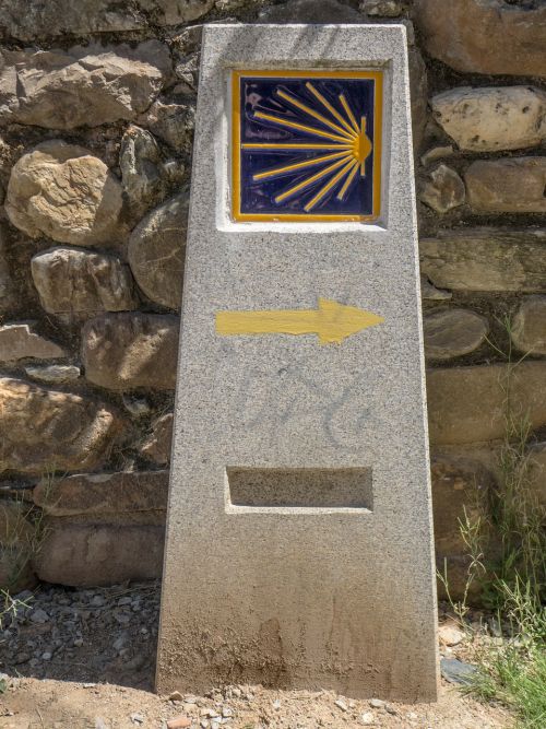 camino santiago path milestone