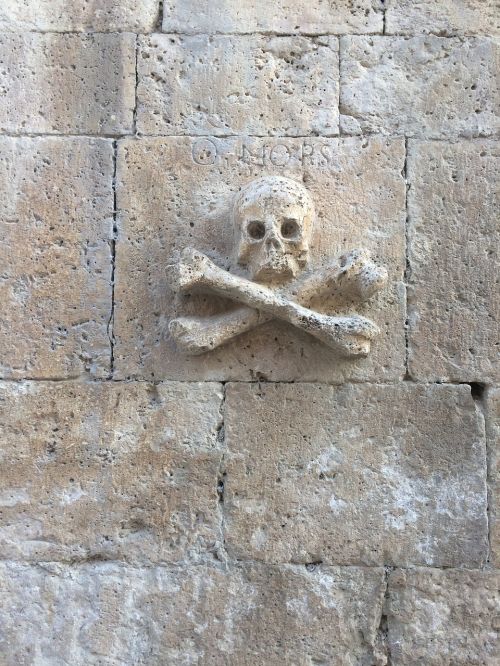 camino santiago church skull