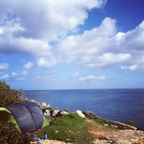 camp tent sea