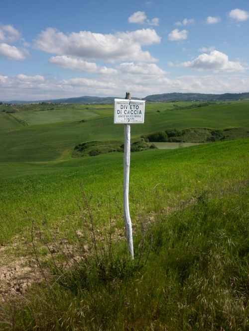 campaign tuscany landscape