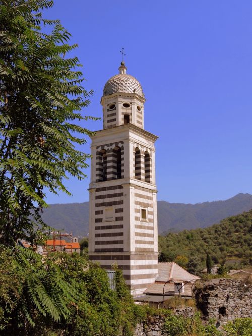 campanile sky green