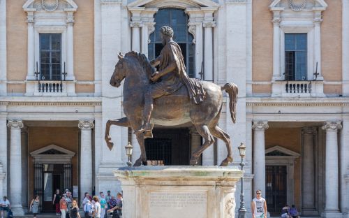 marcus aurelius rome statue
