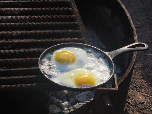 camping eggs breakfast