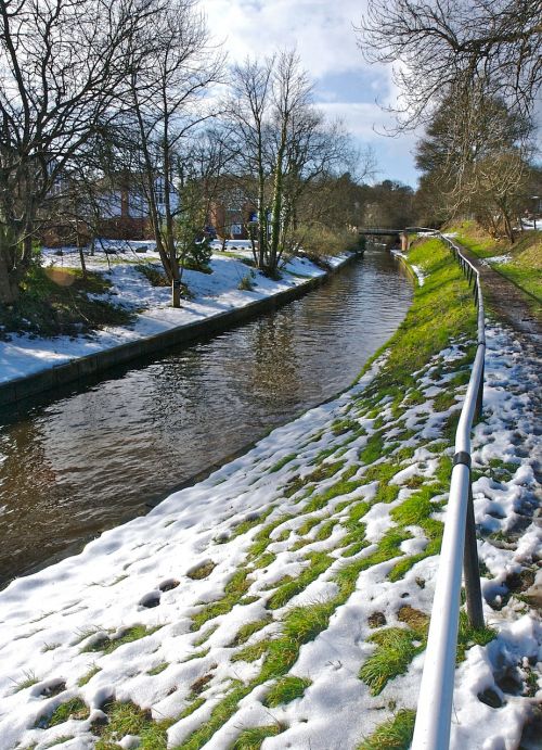 canal snow winter