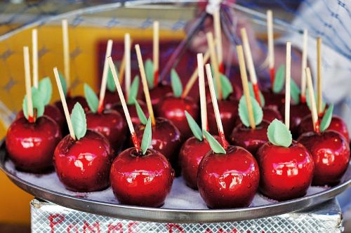 candied apples sweet pommes d'amour