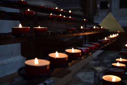 candles church esztergom