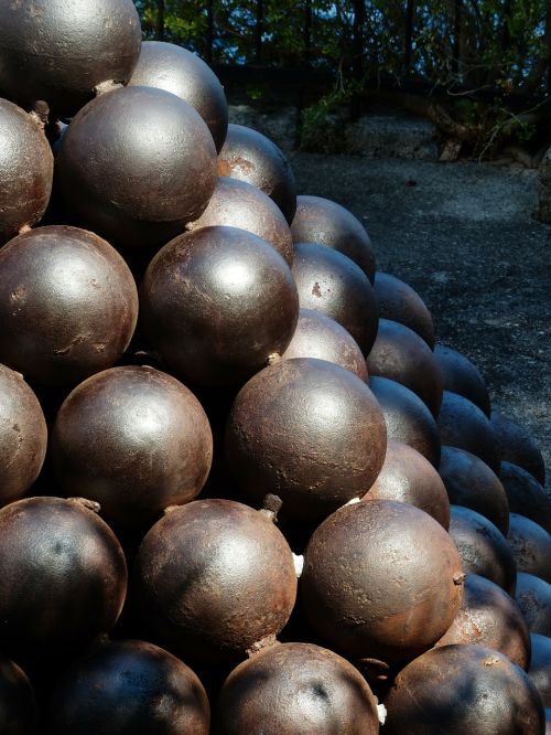 cannon balls balls iron