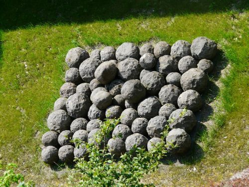 cannon balls balls stone balls