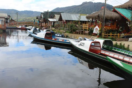 canoes boats gaps