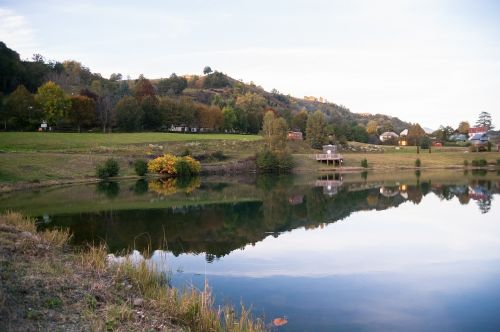 cantal lake reflection