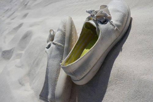 canvas shoe white shoe