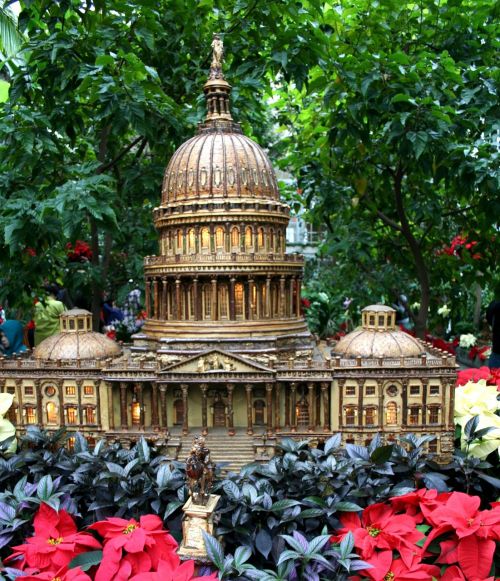 capitol building model holiday garden