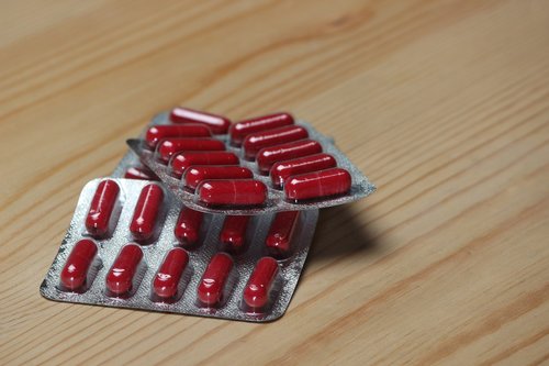 capsule  red  medicine