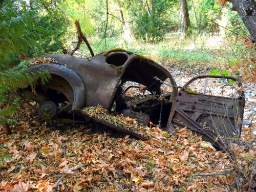 car abandoned rusted