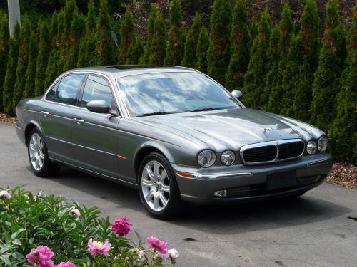 car jaguar xj8